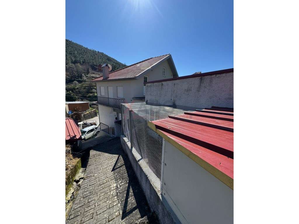 Moradia com Negócio Incluído na Serra da Estrela - Oportunidade Úni...-22