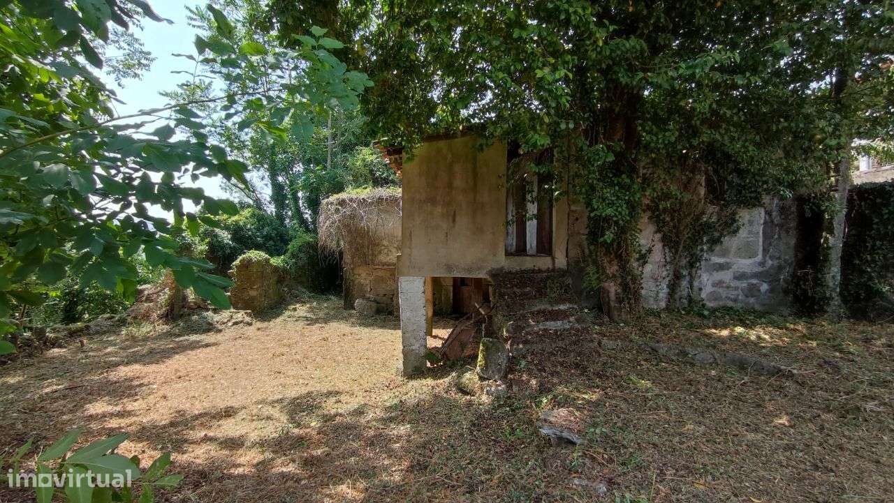 Moradia para restauro, com 3017 m2 de terreno, em Prozelo, Amares - Grande imagem: 3/20