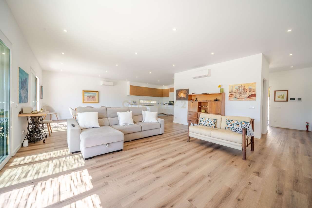 Moradia T3 Térrea de Luxo com Piscina Infinita, Privacidade Total e Am - Grande imagem: 3/55