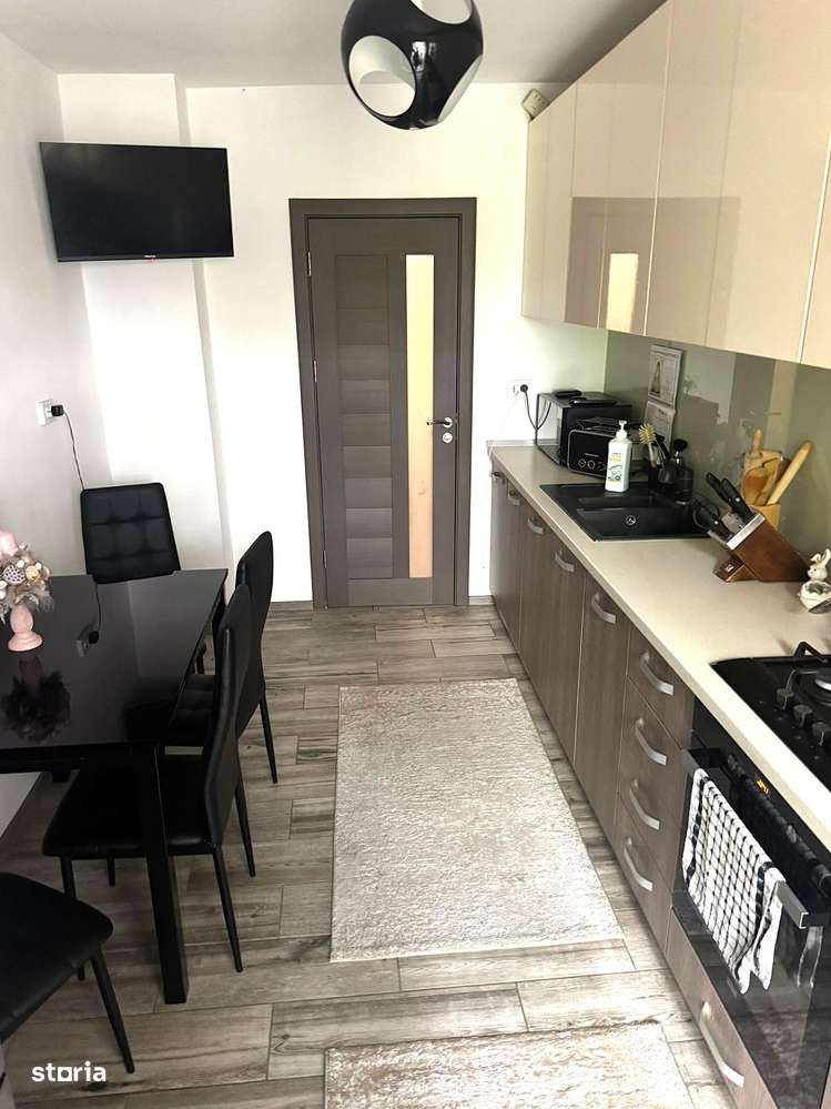 Apartament recent renovat, 3 camere dec, etaj 2 din 4, Piata Centrala - Imagine principală: 5/12