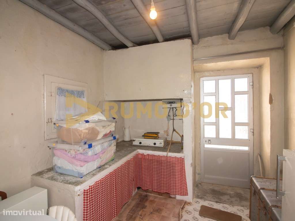 2 Moradias T3 para Recuperar em Penafirme da Ventosa, Alenquer-4