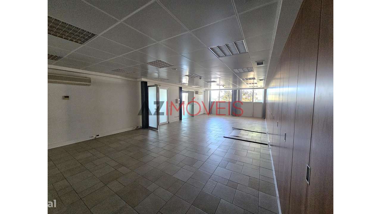 VENDE-SE ARMAZÉM EM AUTOGUIA, OURÉM-26