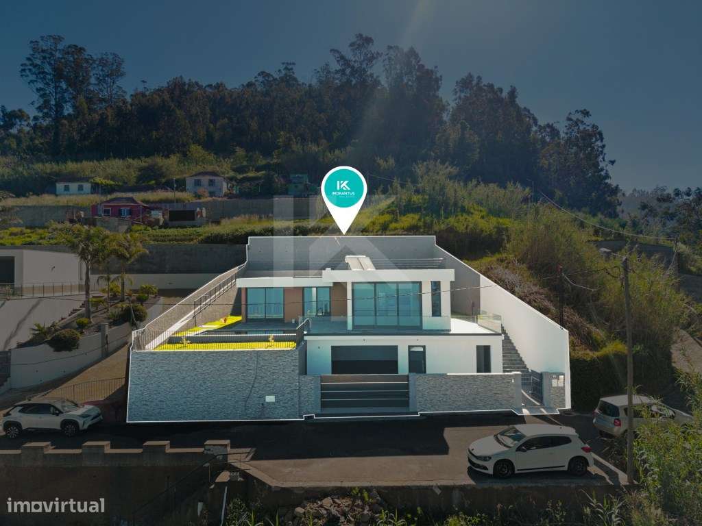Moradia T3 com Piscina e Vista Mar no Arco da Calheta-40