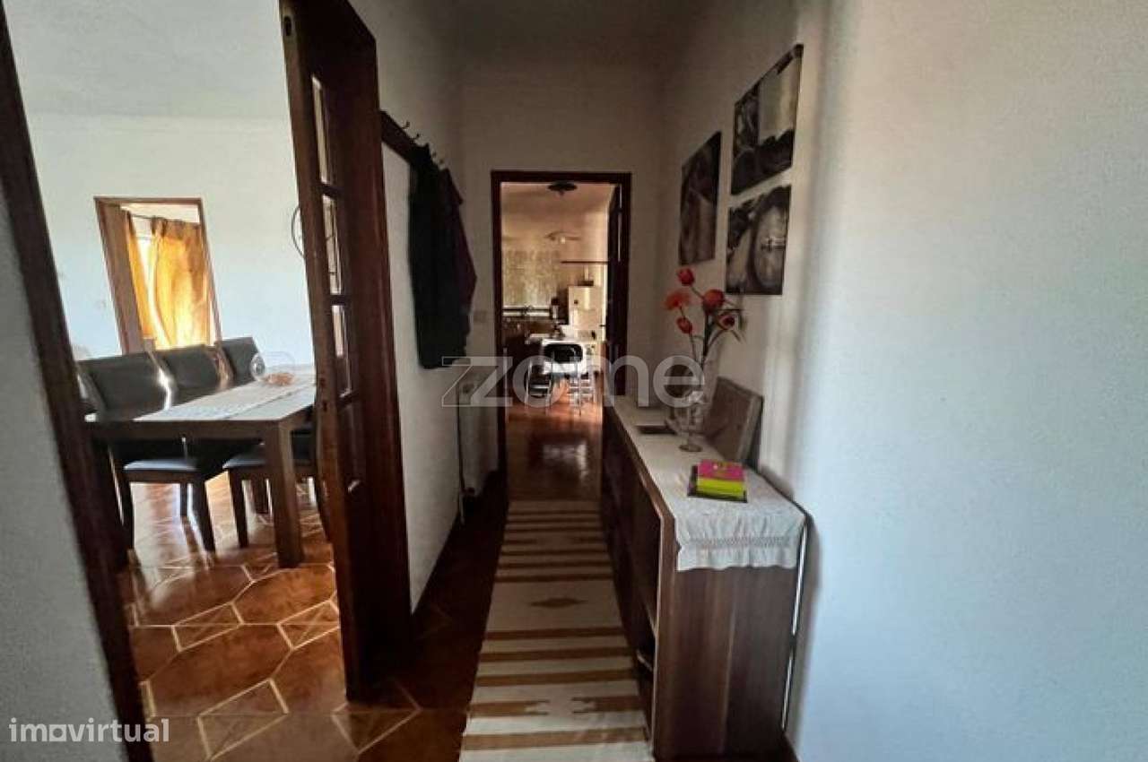 Moradia T3 com Terreno e Garagem em Poiares e Canelas - Grande imagem: 3/5
