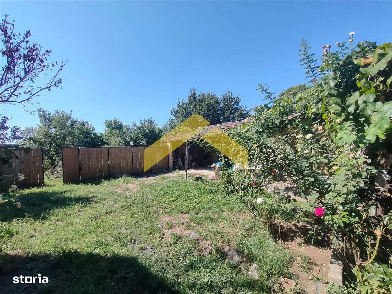 Casa de vanzare in zona Parneava-7