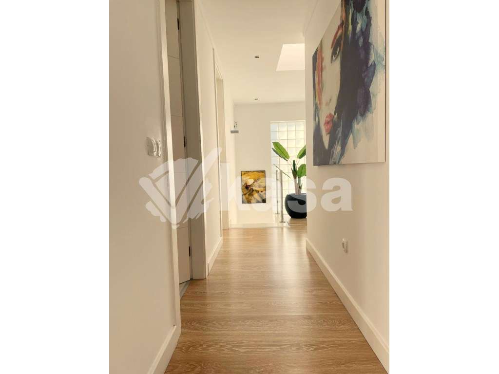 Moradia Isolada T4 com Jardim e Garagem em Santo António da Charnec...-10