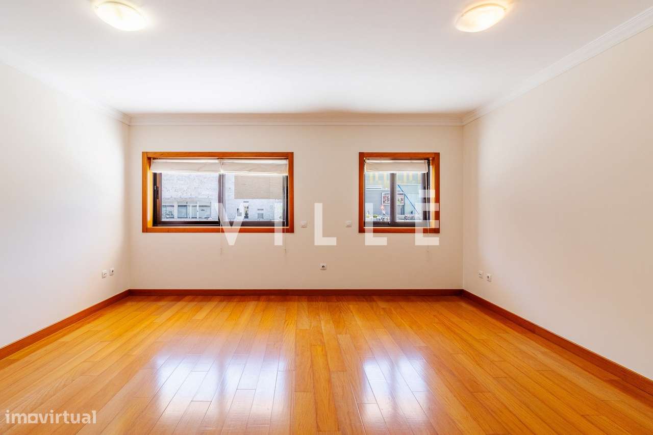 Apartamento T2 com Garagem Fechada e Arrumo no Glicinias-3