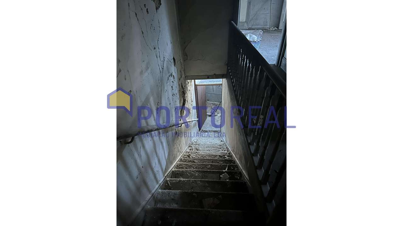 Prédio / Armazém em Milheirós-11