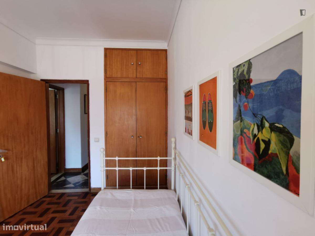 Quarto - localizado em Benfica Lisbon - Grande imagem: 3/10
