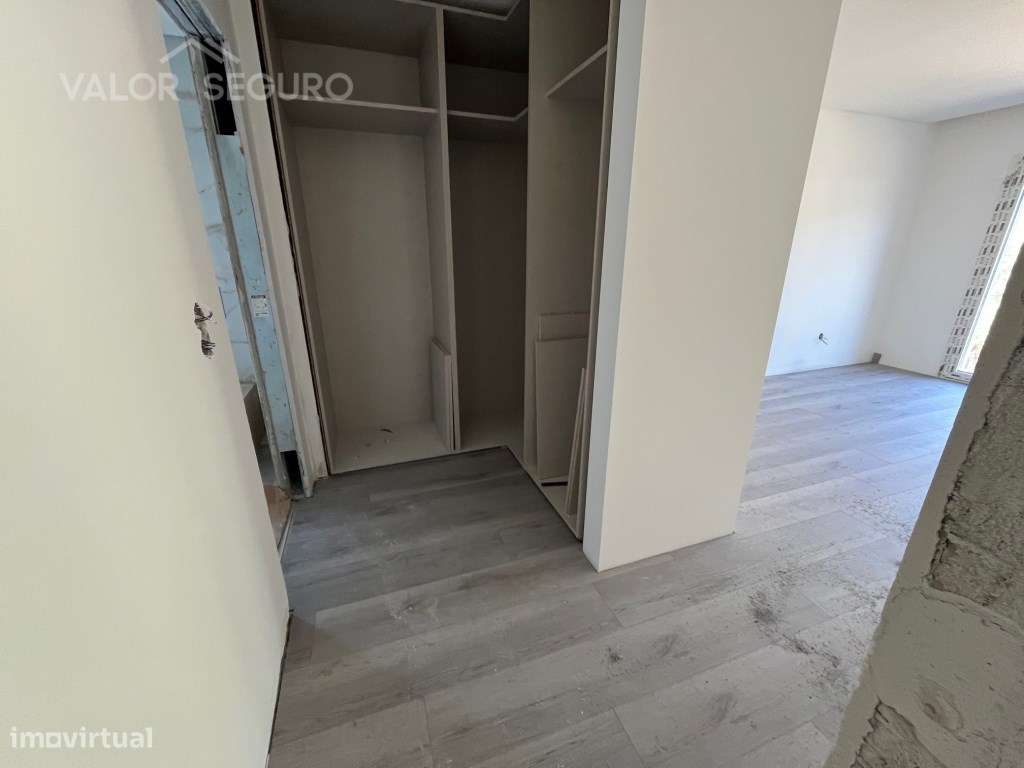 Apartamento T3 novo com garagem 2 viaturas no Sobralinho-7