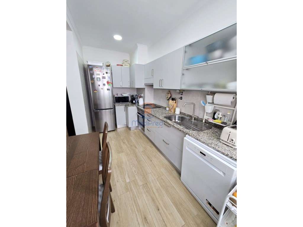 Apartamento T2 com Arrecadação | Olival Basto, Odivelas-2