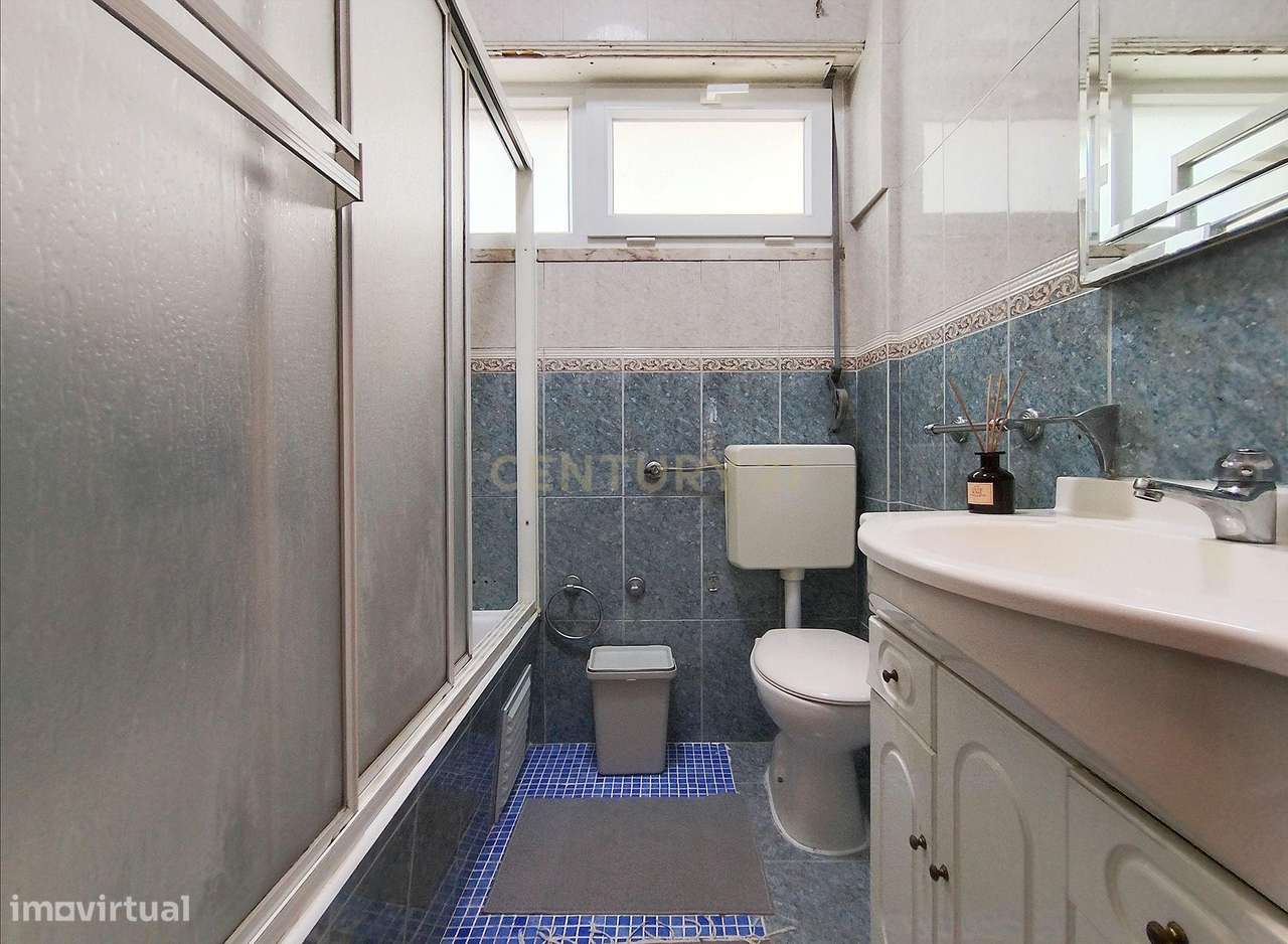 Apartamento T3, 2 WC, na Madre de Deus, para remodelar - Grande imagem: 5/16