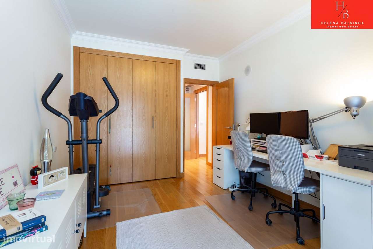 Excelente Apartamento T2 com 3 Parqueamentos nas Colinas do Cruzeiro-27