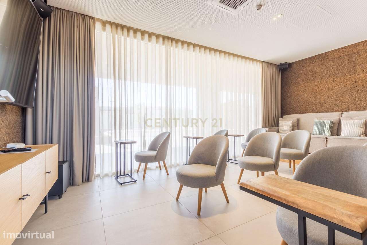 T4 em Condomínio Fechado com Vista Rio - Alcochete-7