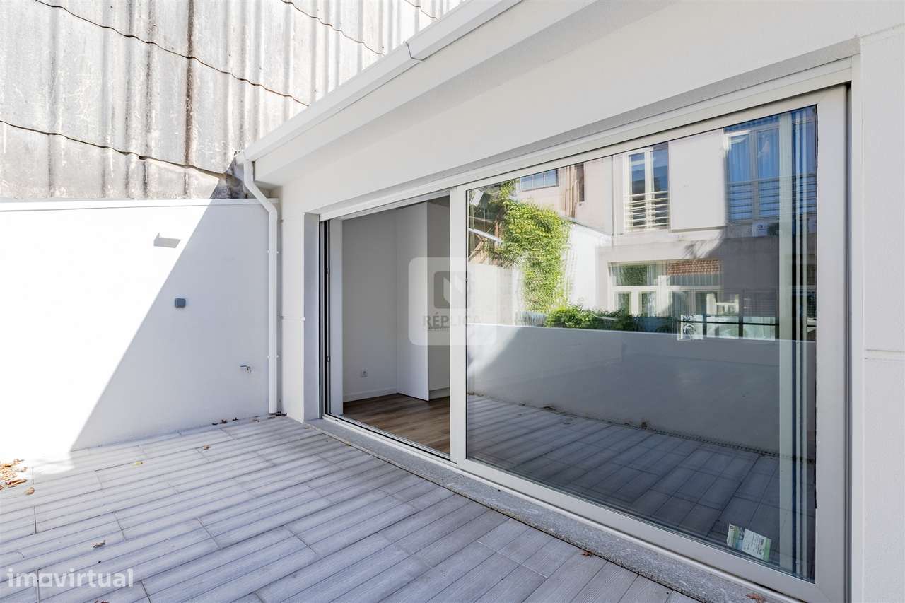 Moradia Triplex T3+1 com Espaço Exterior e Garagem no Marquês, Porto - Grande imagem: 3/22