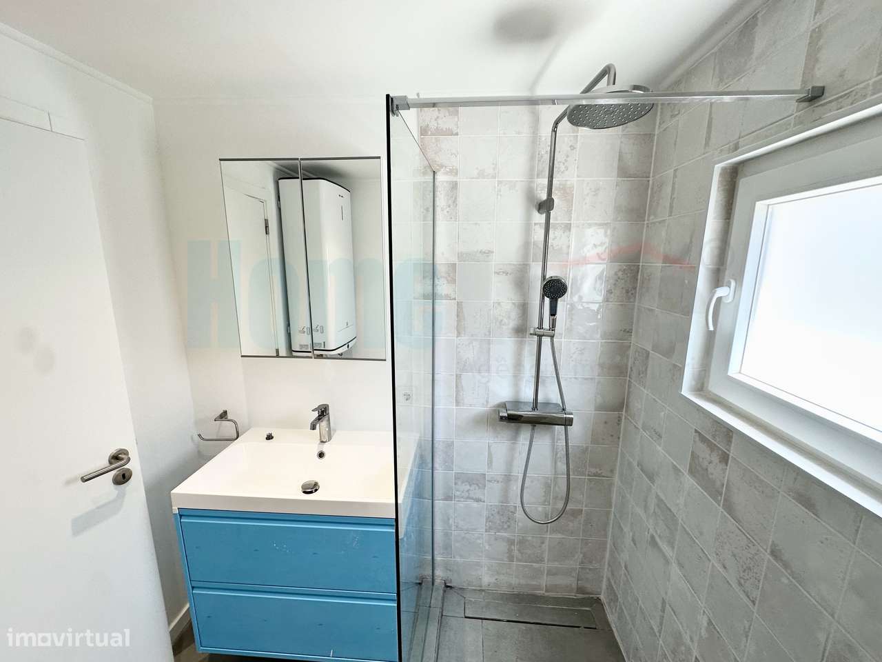 Apartamento T4 Remodelado e Mobilado Charquinho, Benfica-24