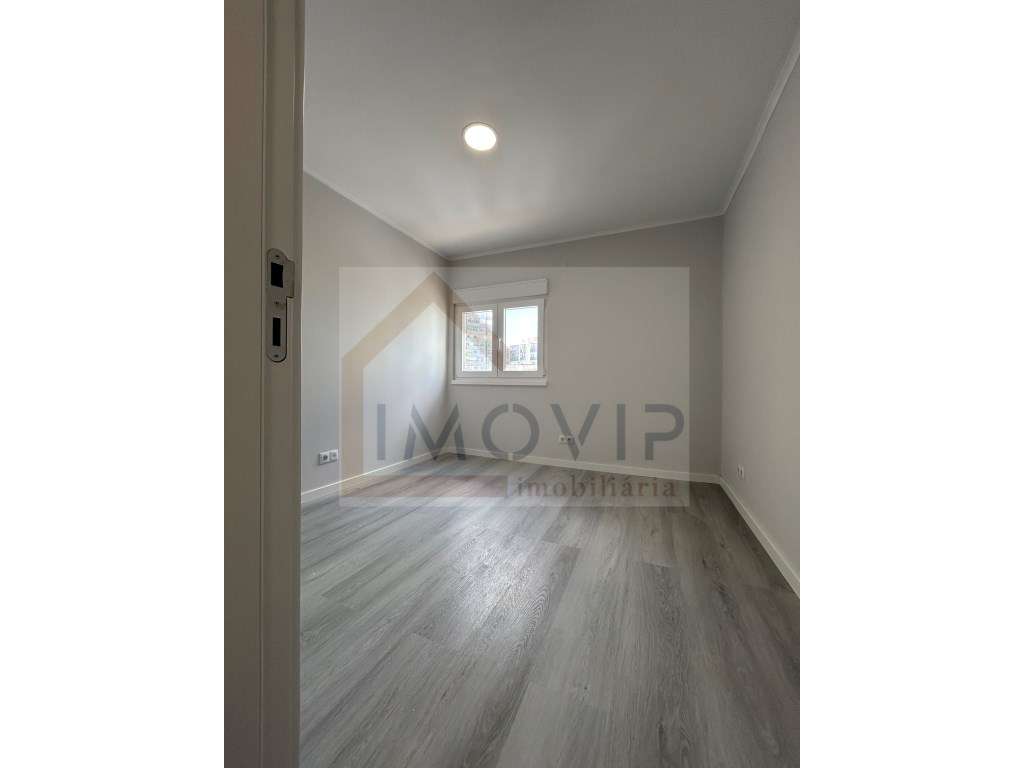 Apartamento T3 Laranjeiro 2º andar-8