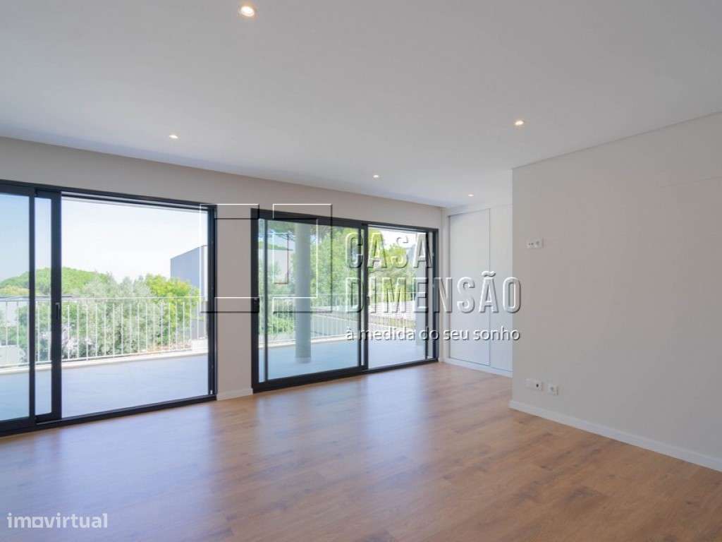 Moradia de Arquitectura Moderna de tipologia T3+1 em Oeiras com Pis...-40