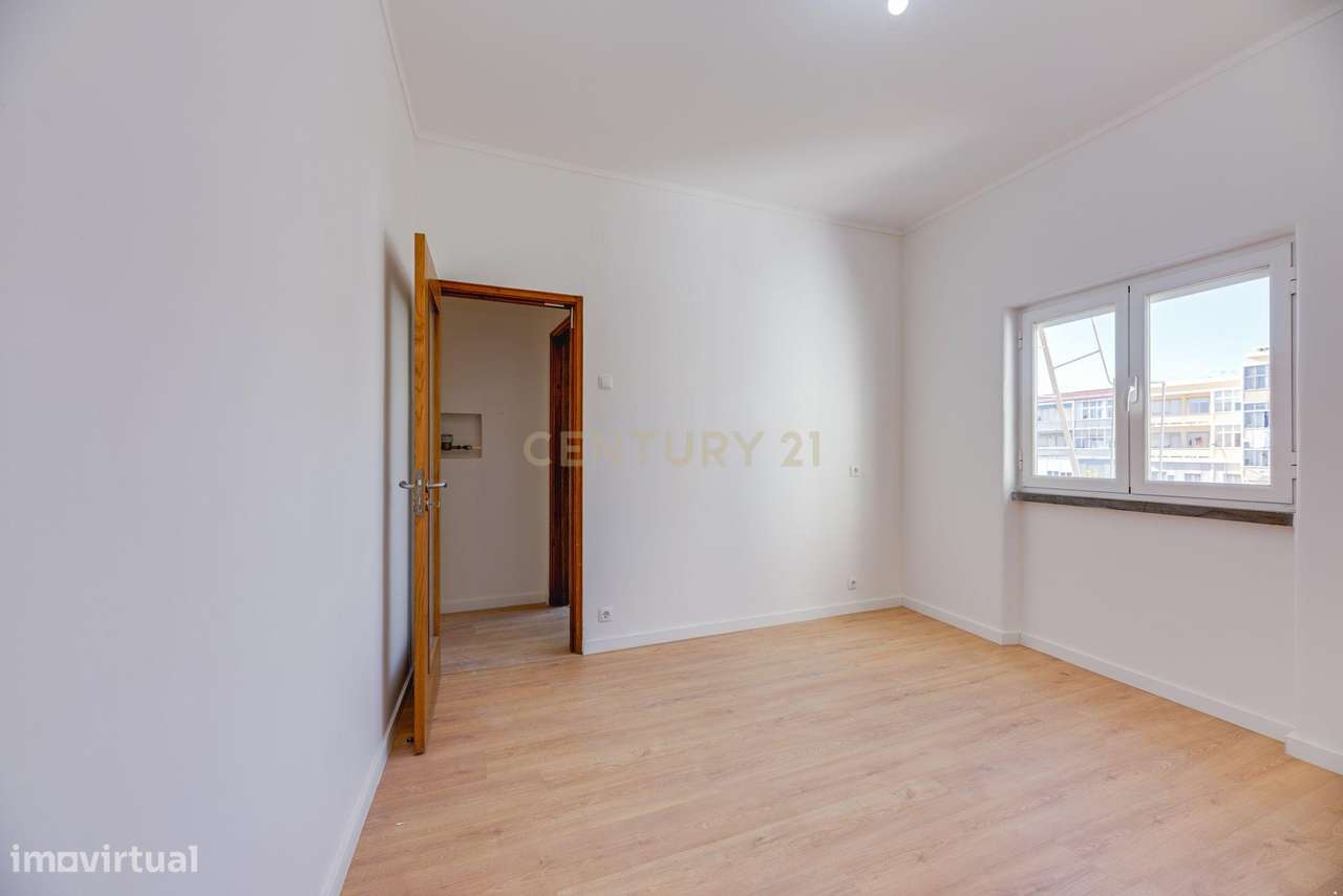 Apartamento T2 Renovado  na venda Nova -  Amadora-3