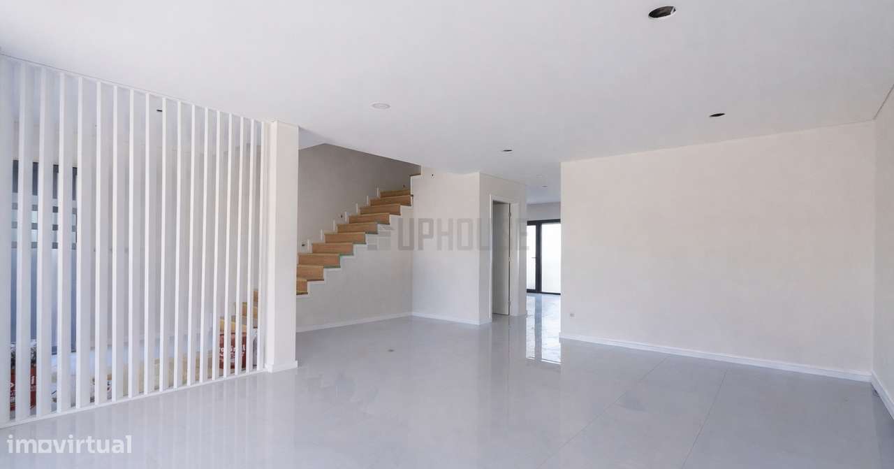 Moradia em Banda T3+1 Nova - Campo - Grande imagem: 4/16