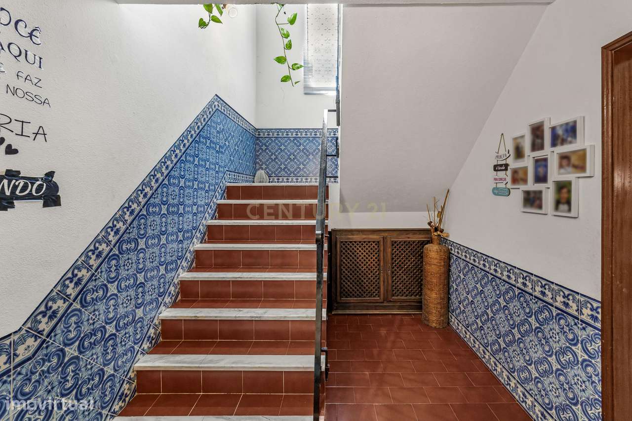 MORADIA T5 COM GARAGEM E PISCINA, 327 M² DE TERRENO PARA USUFRUIR-31