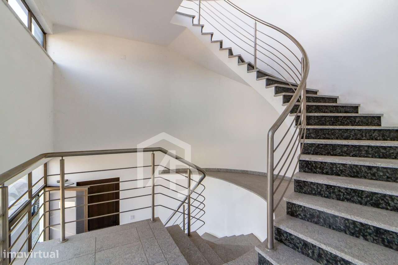 Prédio com potencial de reabilitação – Pernelhas, Leiria-17