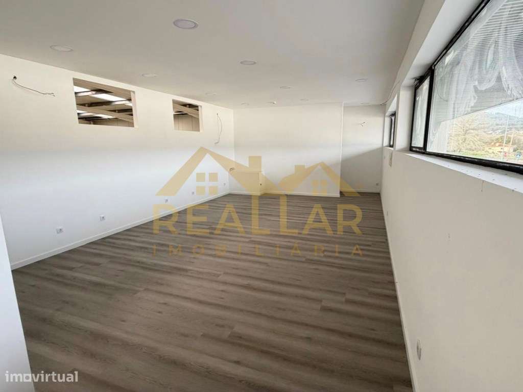 Pavilhão Industrial de 1.200 m² em Barcelos - Potência de 200 kVA e...-13