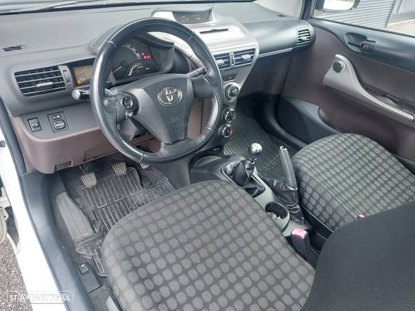 Toyota iQ 1.0 VVT-i Essential+AC - 19