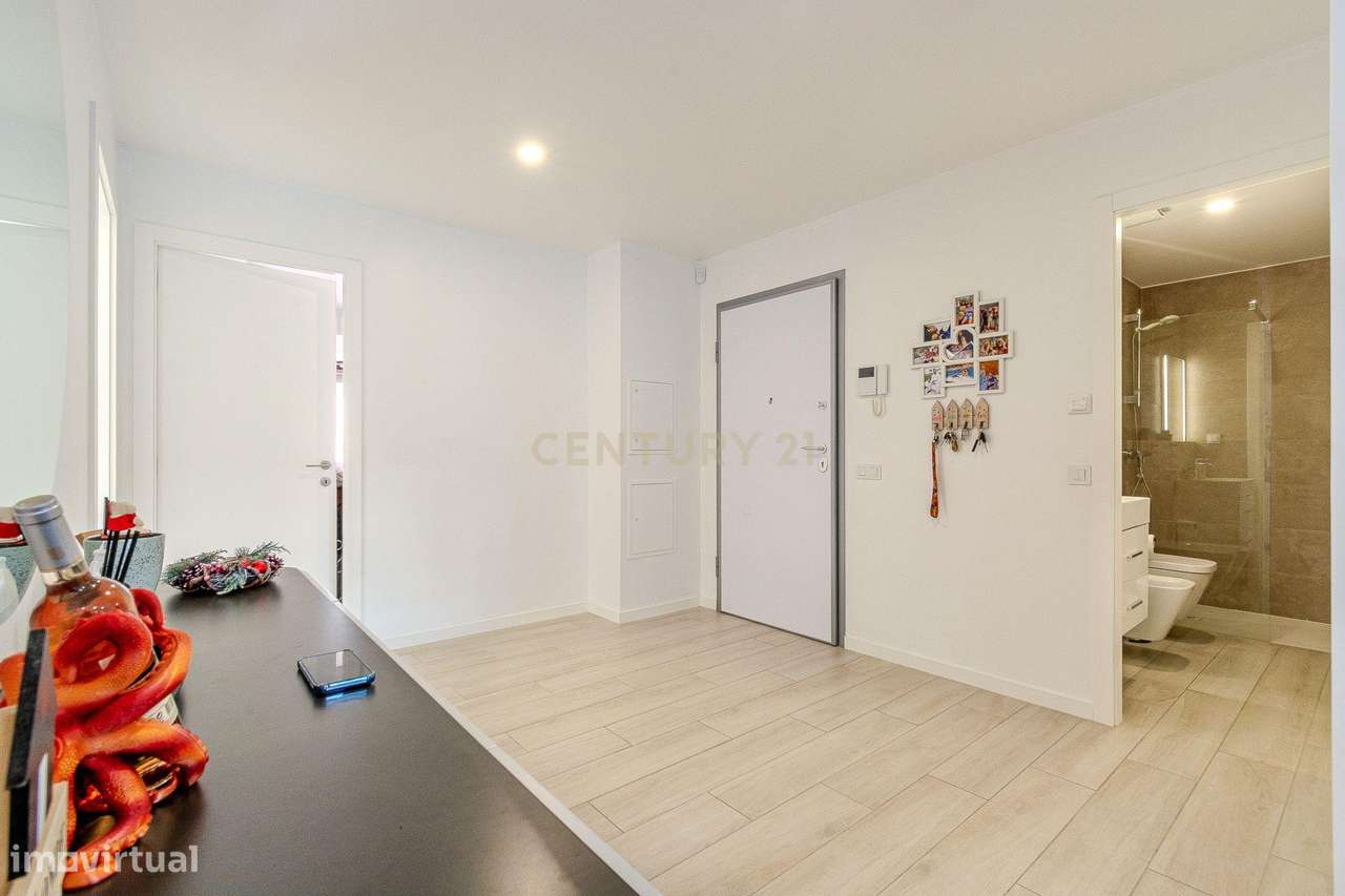 Luxuoso Apartamento de 3 Quartos novo com um Grande Terraço e Estacion-29