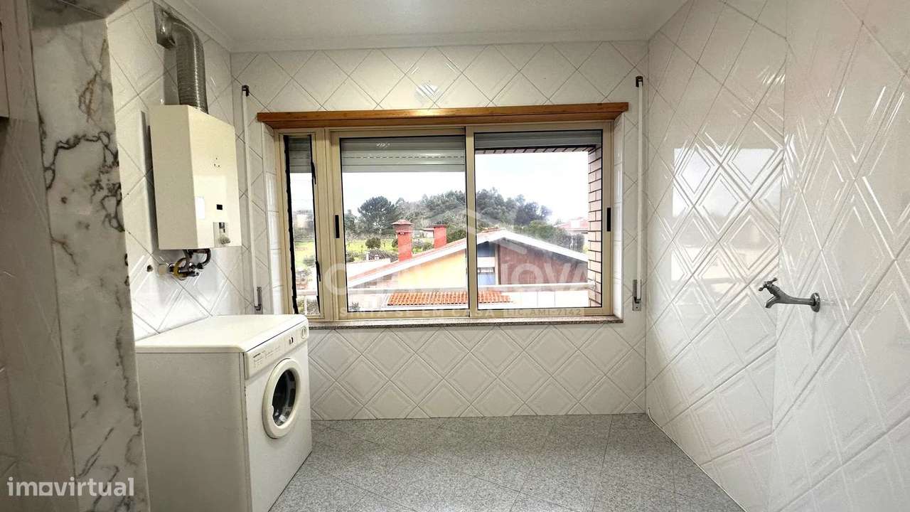 T2 c/ Varanda e Lugar de Garagem em Pedroso-8