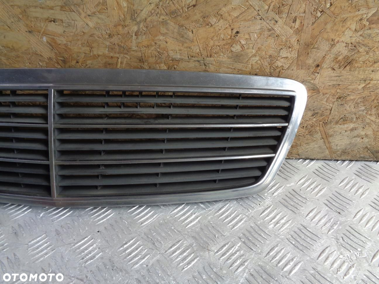 ATRAPA CHŁODNICY GRILL CHROM MERCEDES C-KLASA W203 00- - 2