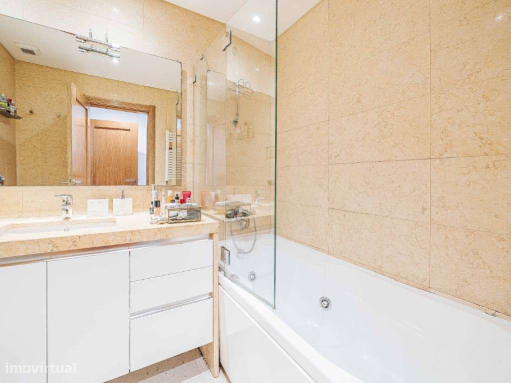 T3 em Telheiras com 155m² | Box para 2 carros | Varanda | Excelente...-11