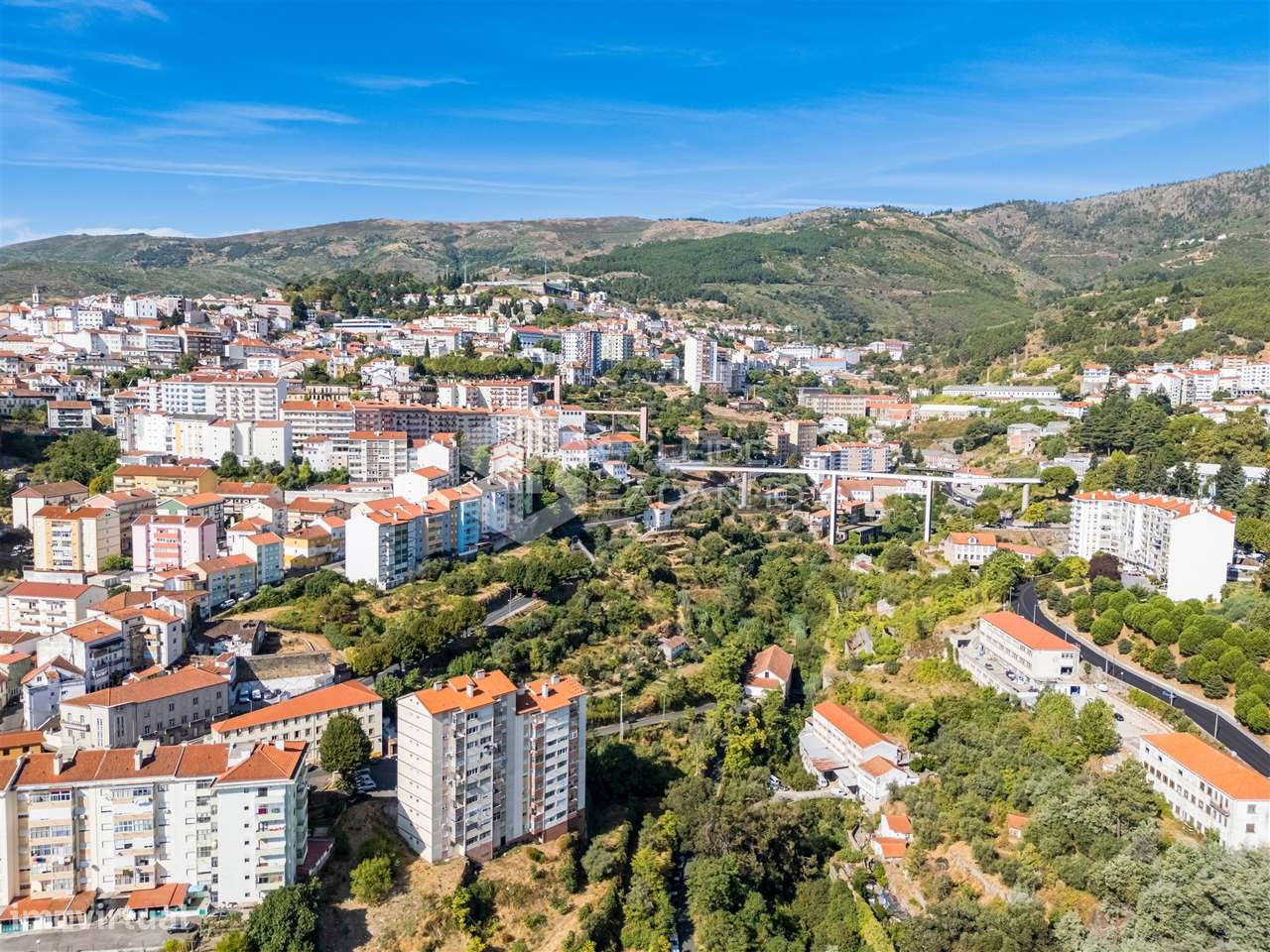 Apartamento T4 para VENDA na Calçada das Poldras, zona baixa da Covilh-32