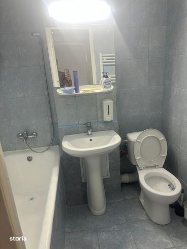 Apartament 3 camere, decomandat.Metrou Aparatori Patriei.-4