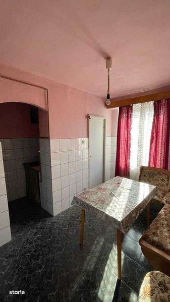 Vand apartament cu 3 camere decomandat - Imagine principală: 5/8