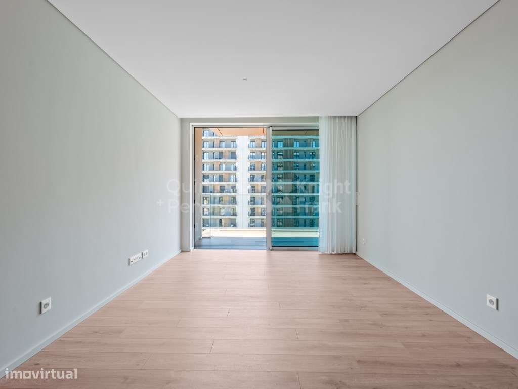 Apartamento T2 com terraço e garagem entre Monsanto e Miraflores-3