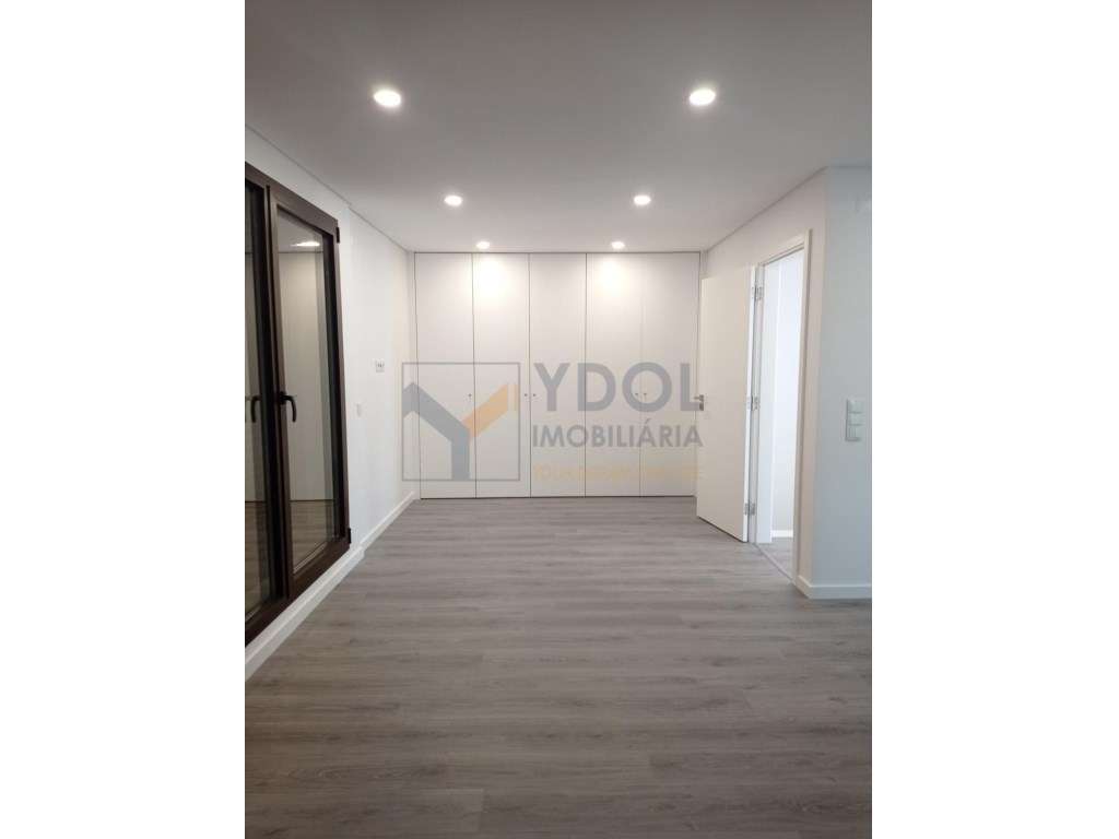 Apartamento T5 Duplex | Garagem Incluída | Montijo-17