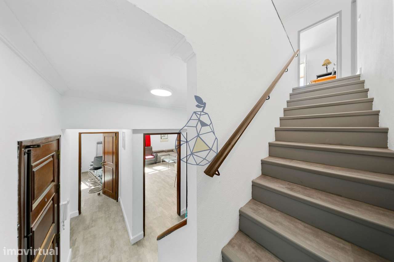 Apartamento Duplex T3 mobilado,  3 casa de banho ,Terraço, Vista Mar A-19