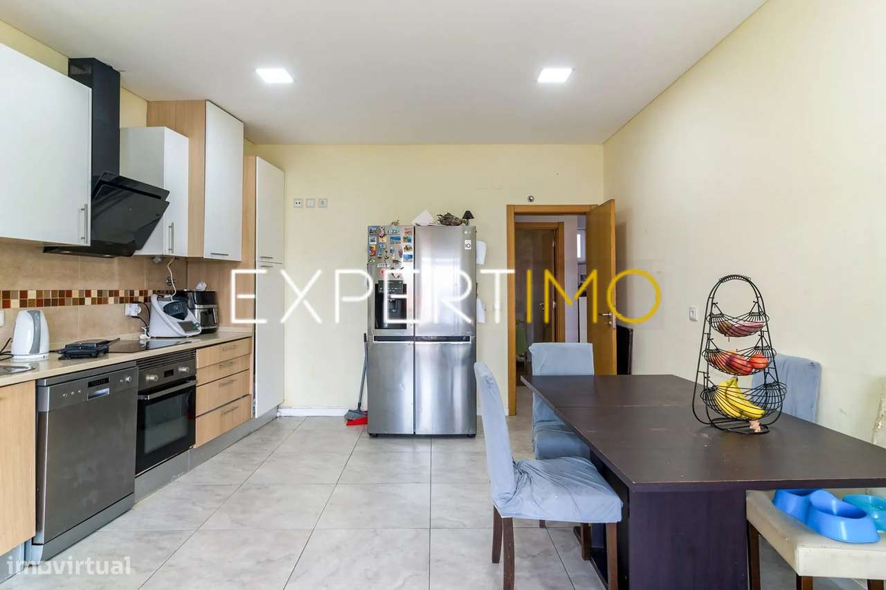 Apartamento T3, com 3 lugares de parqueamento a 10 minutos Lisboa -...-10