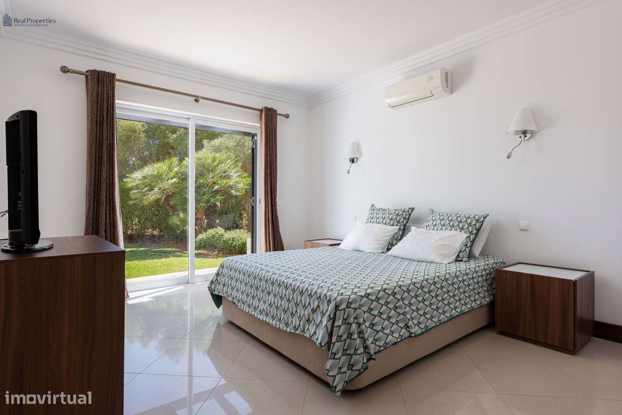 Moradia Térrea T4 Isolada em Albufeira – Um Refúgio de Luz, Conforto e-12