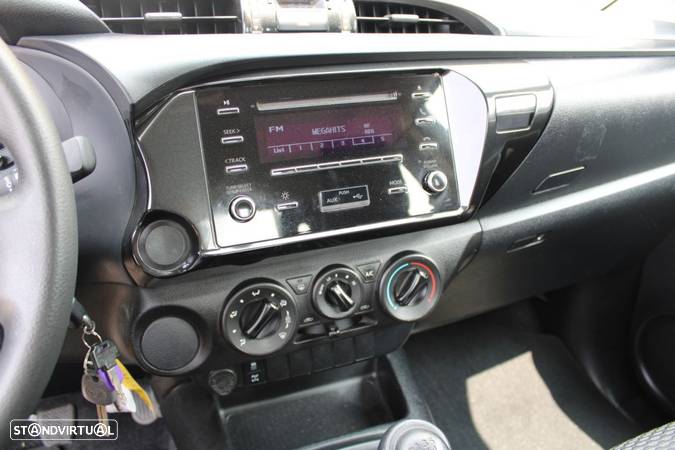 Toyota Hilux 2.4 D-4D 2WD CD CM - 35