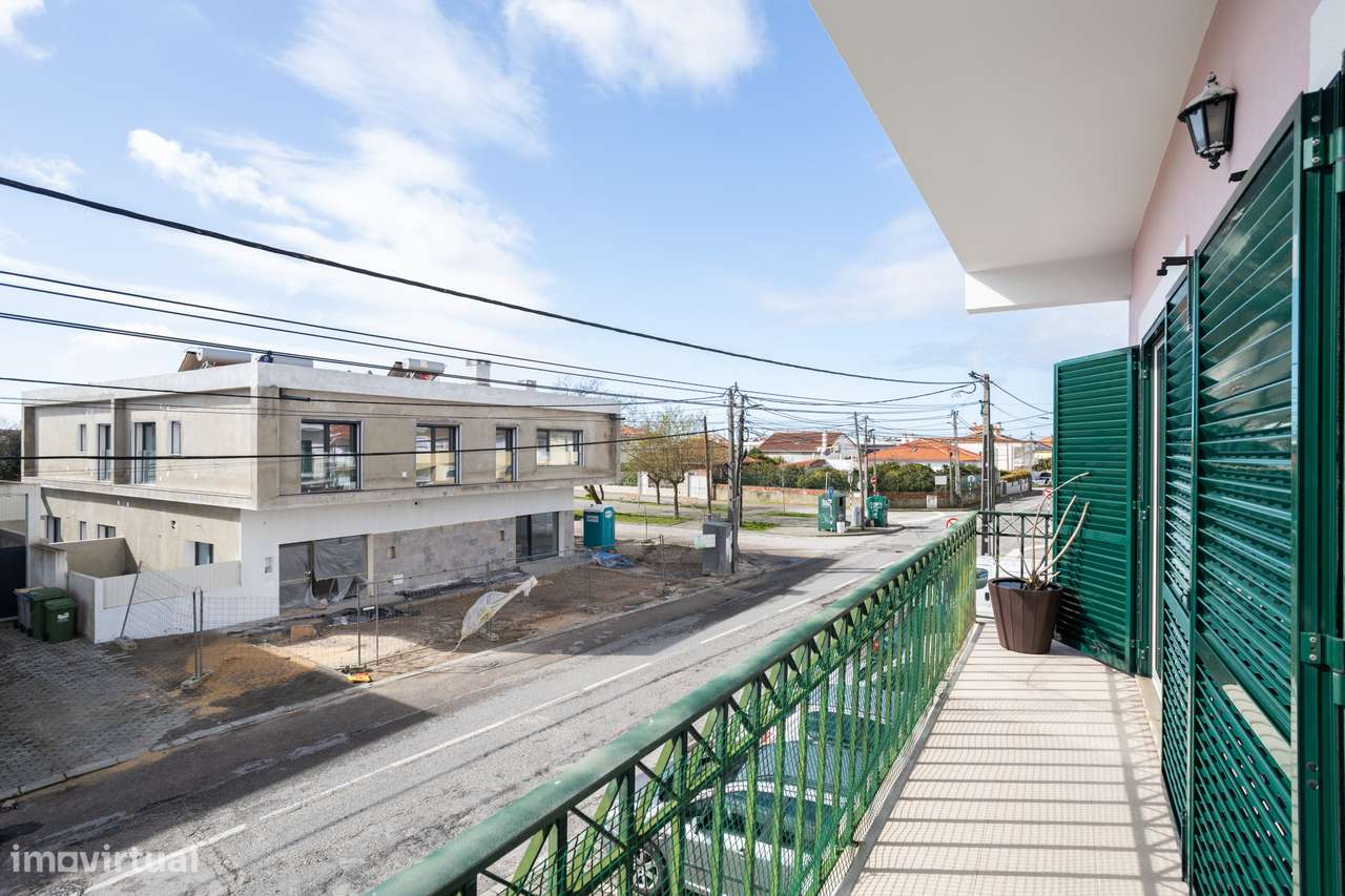 Apartamento T2 em Fernão Ferro: O Refúgio Perfeito para a Sua Família-9