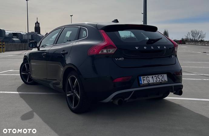 Volvo V40 D2 R-Design - 4