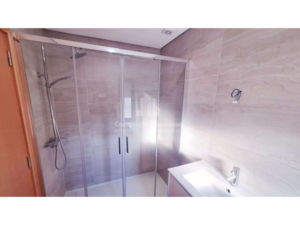 Moradia T4+2 | Valbom| Terraço e Churrasqueira-14