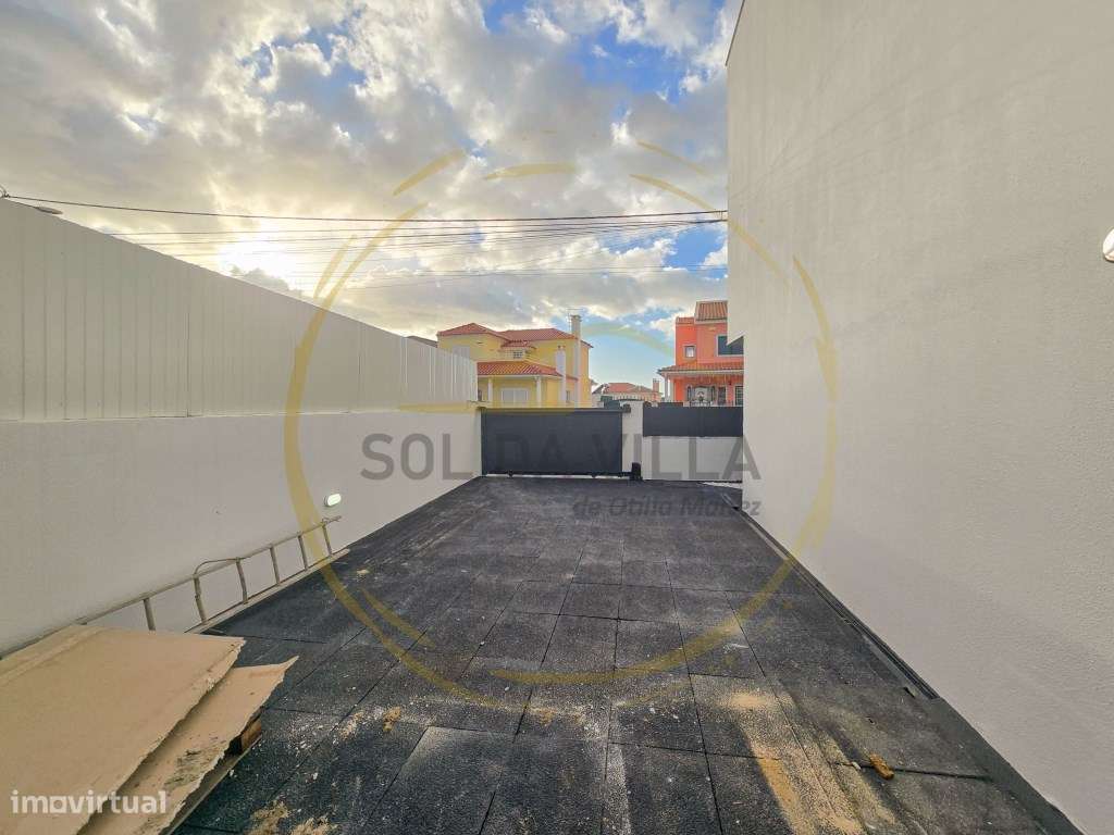 Moradia T4 Isolada com piscina - Valadares, Corroios - 750.000€-25