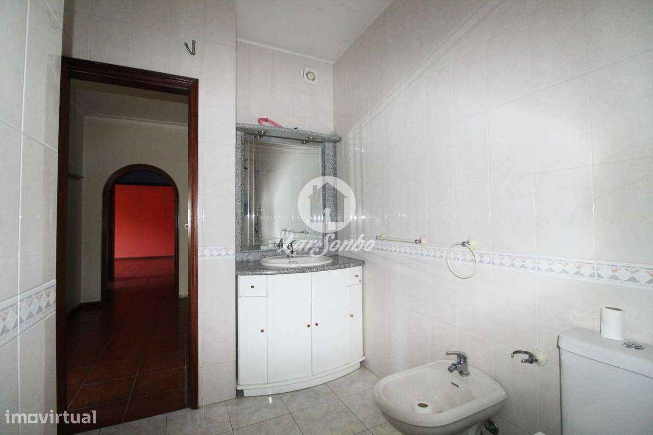 Apartamento T2, situado em Arcozelo, a 2,5km da Praia-8