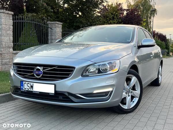 Volvo V60 D6 AWD Plug-in Hybrid Summum - 1