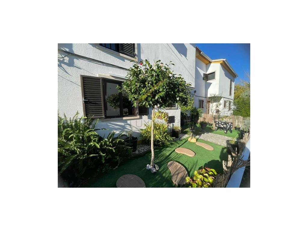 Moradia T3+1 em Vila Nogueira de Azeitão-18