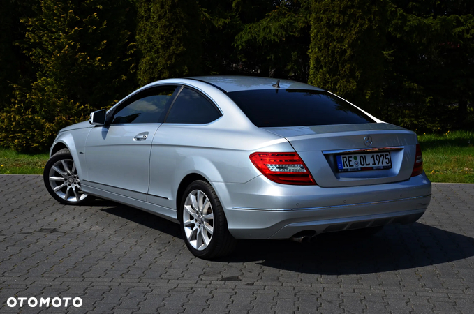 Mercedes-Benz Klasa C 180 Coupe BlueEFFICIENCY 7G-TRONIC - 3