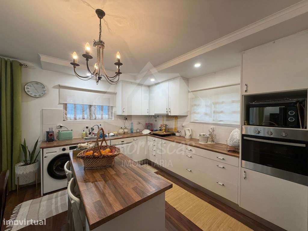 Moradia de 2 pisos com terraço, anexo e garagem em Caneças - Grande imagem: 4/48